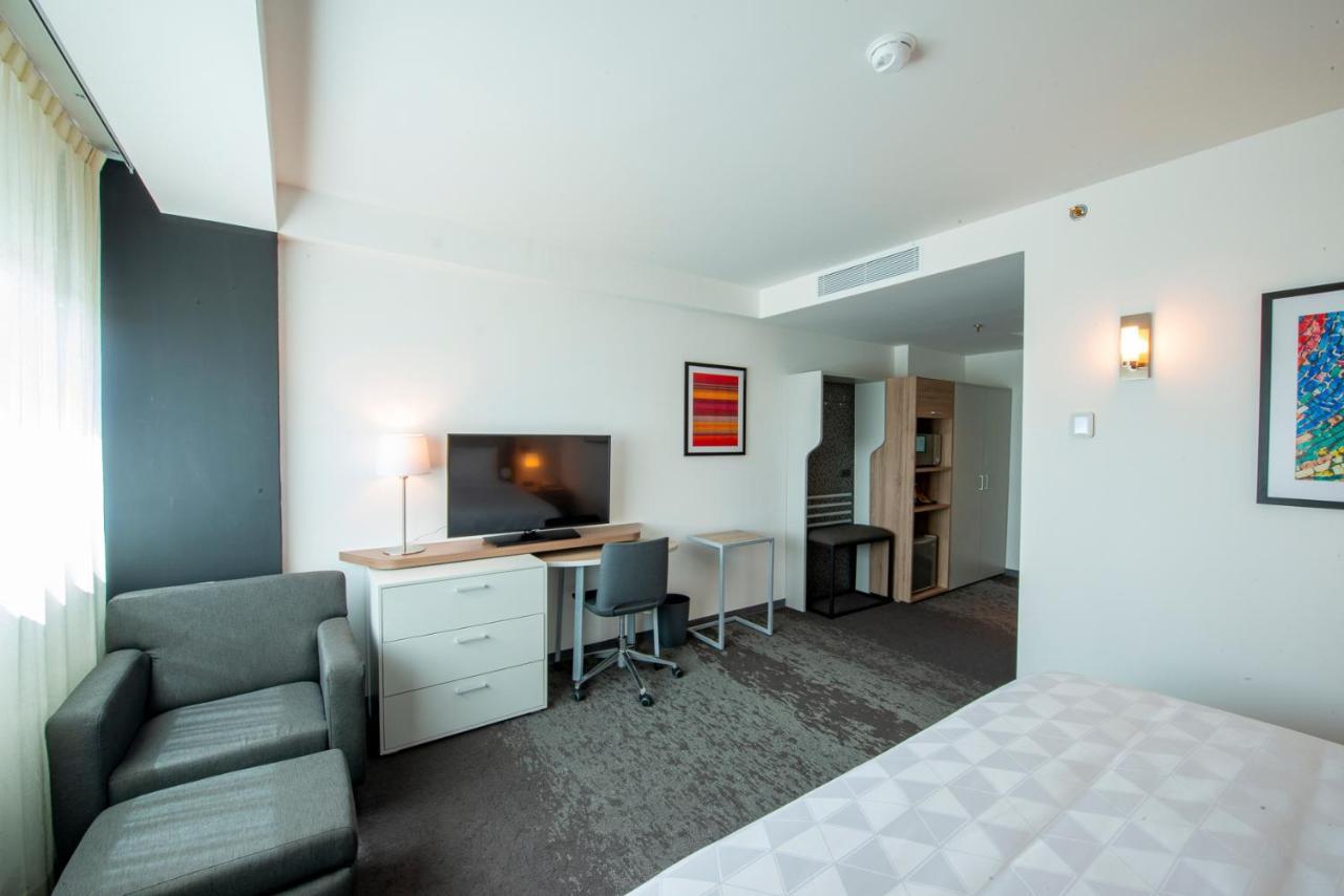 Holiday Inn & Suites - Merida La Isla By Ihg Rum bild