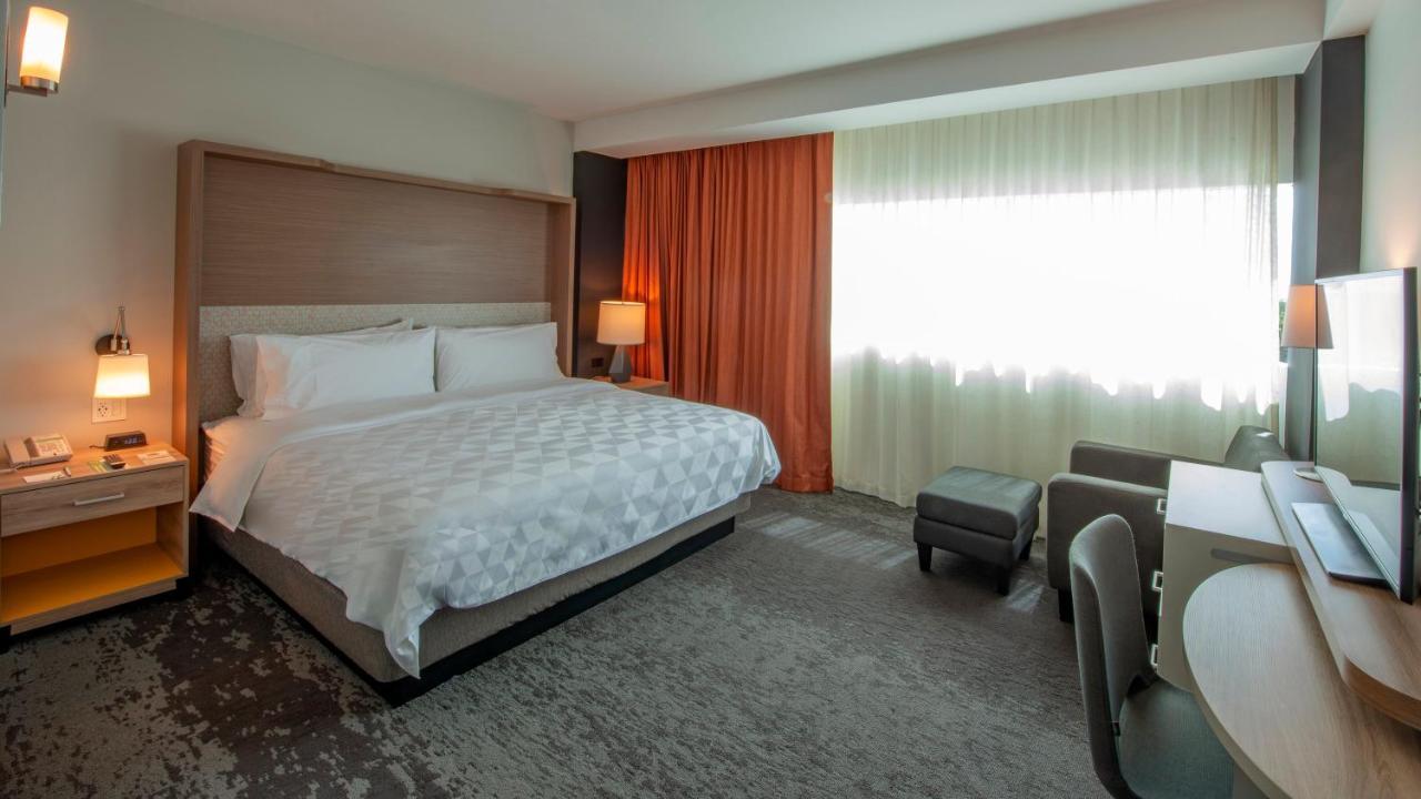 Holiday Inn & Suites - Merida La Isla By Ihg Rum bild